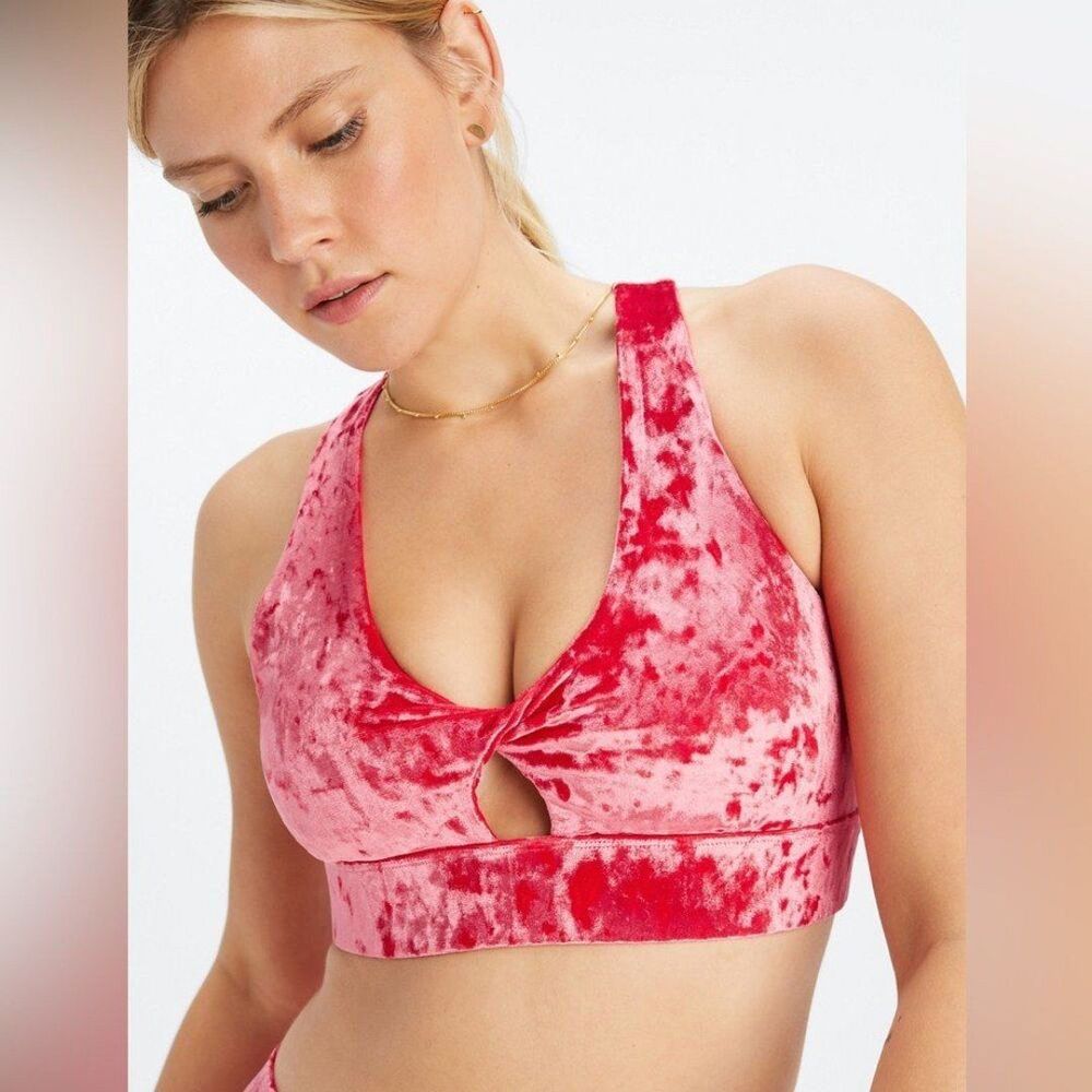 Fabletics Oasis Crushed Velour Twist Back Strawberry Red Sports Bra Size Small